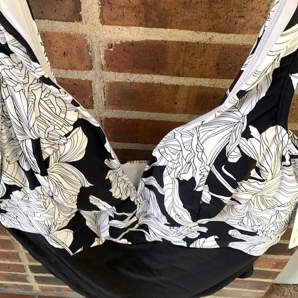 NWT Women’s Plus Size FRESHWATER One Piece Swimsuit, Black/White, 2X (20-22) - Picture 2 of 10